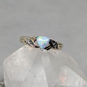 10k Yellow Gold  Opal & Dia. Accent Ring